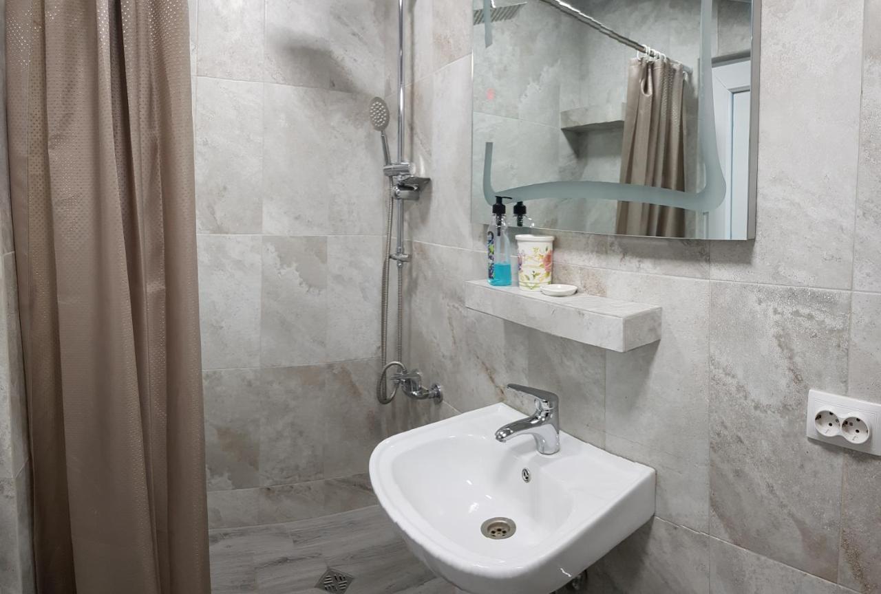 Guest House 15A Kutaisi Bagian luar foto