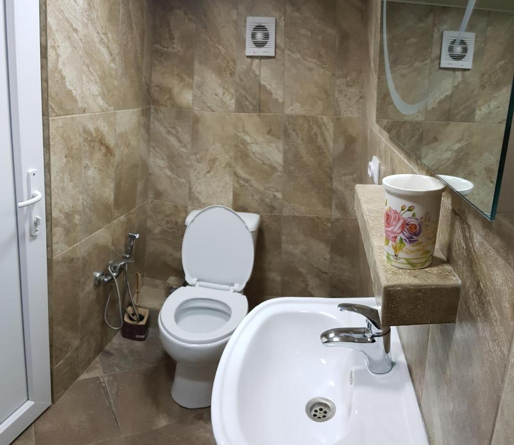Guest House 15A Kutaisi Bagian luar foto