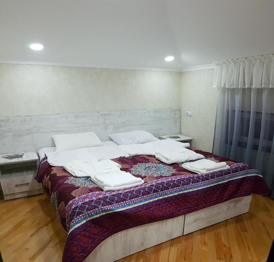 Guest House 15A Kutaisi Bagian luar foto