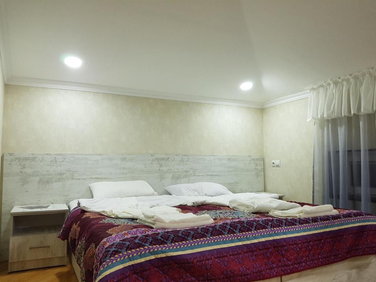 Guest House 15A Kutaisi Bagian luar foto