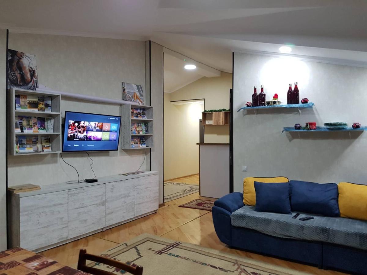Guest House 15A Kutaisi Bagian luar foto