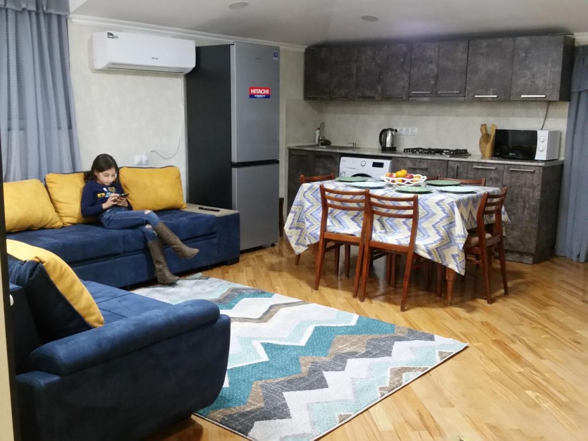 Guest House 15A Kutaisi Bagian luar foto