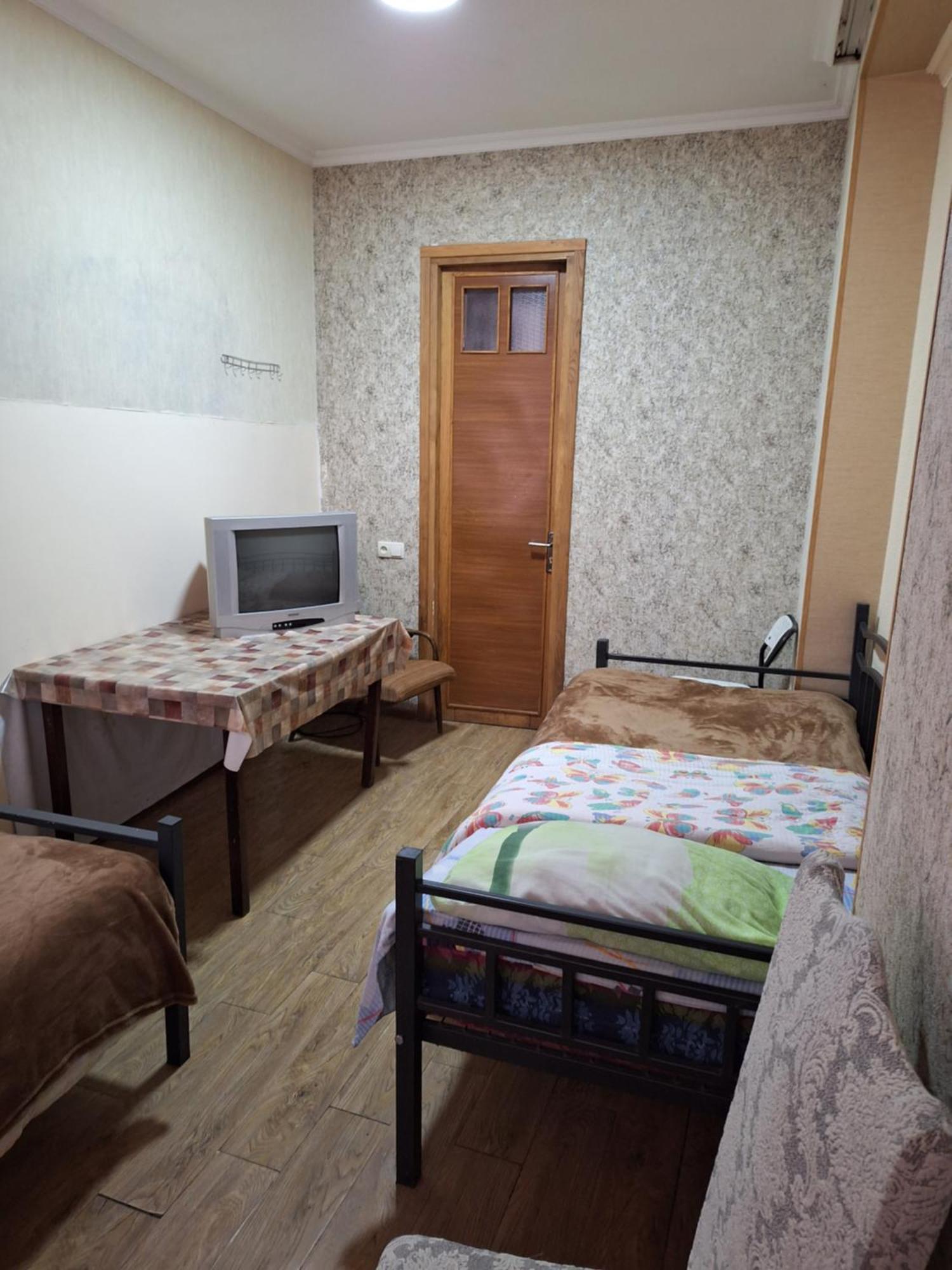 Guest House 15A Kutaisi Bagian luar foto