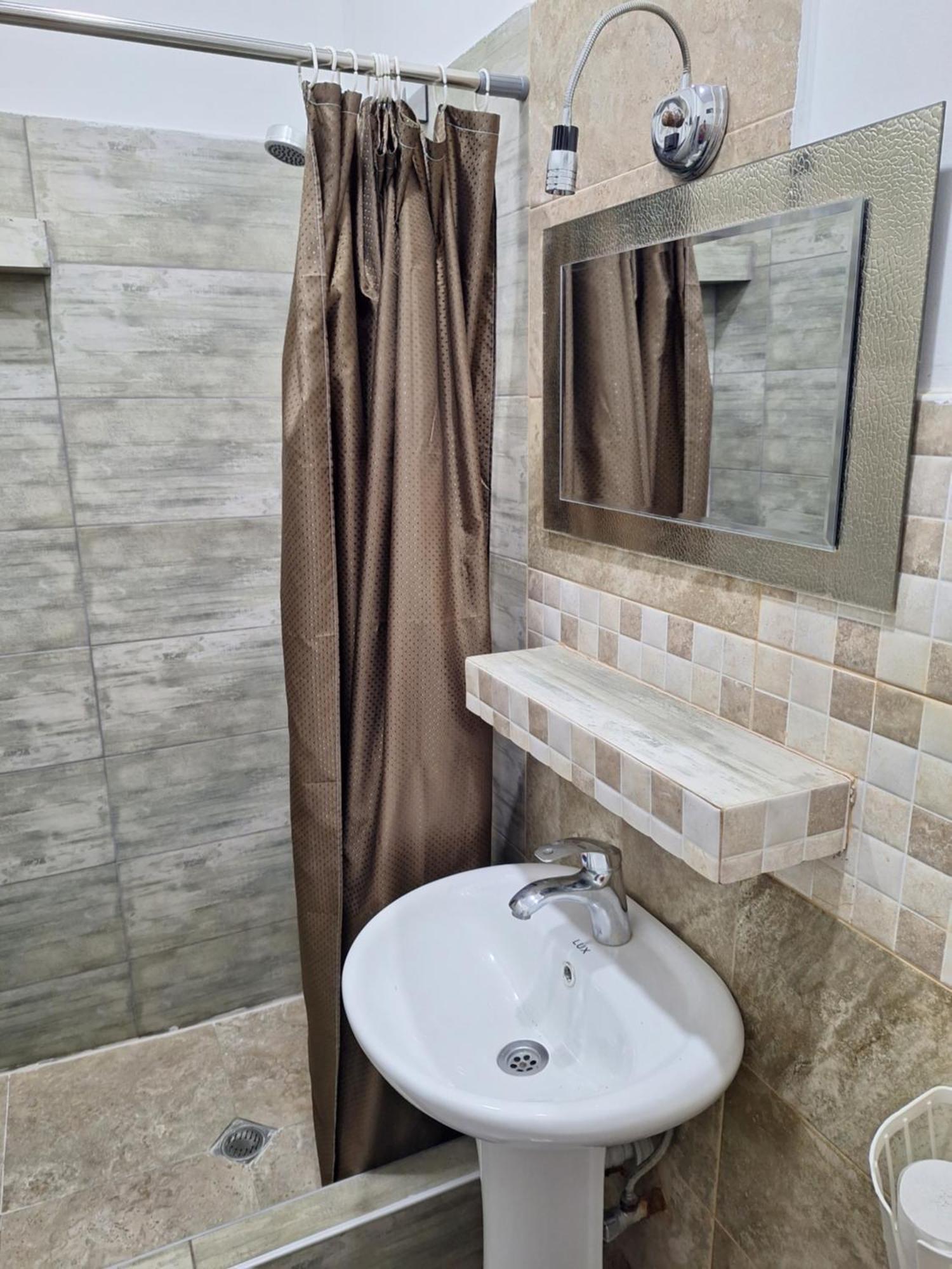 Guest House 15A Kutaisi Bagian luar foto