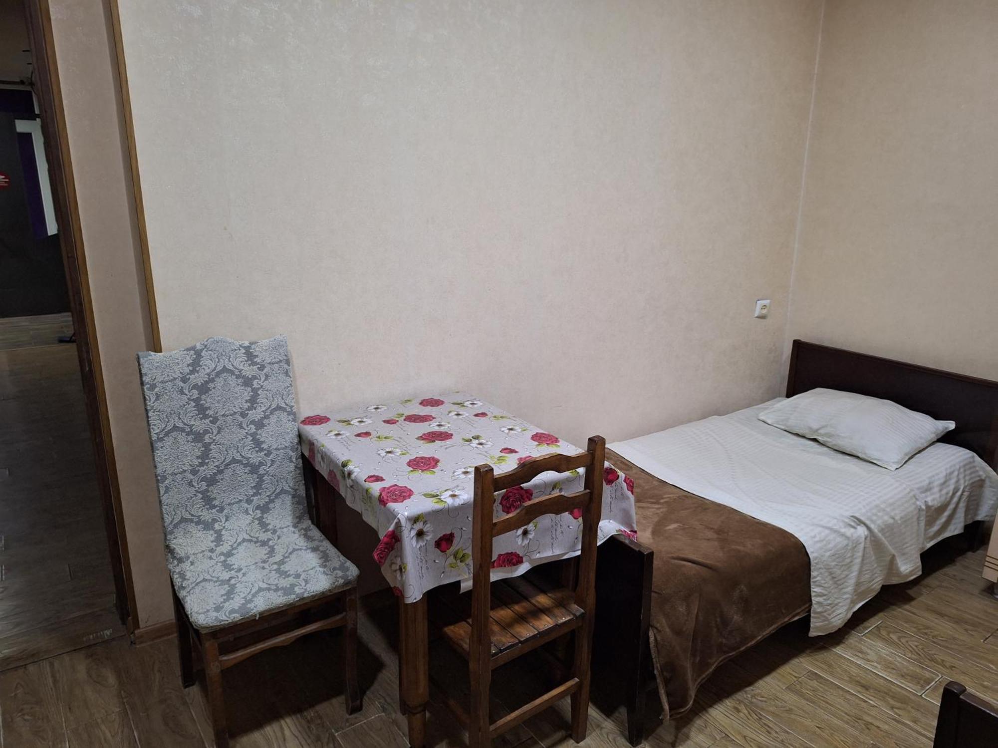 Guest House 15A Kutaisi Bagian luar foto