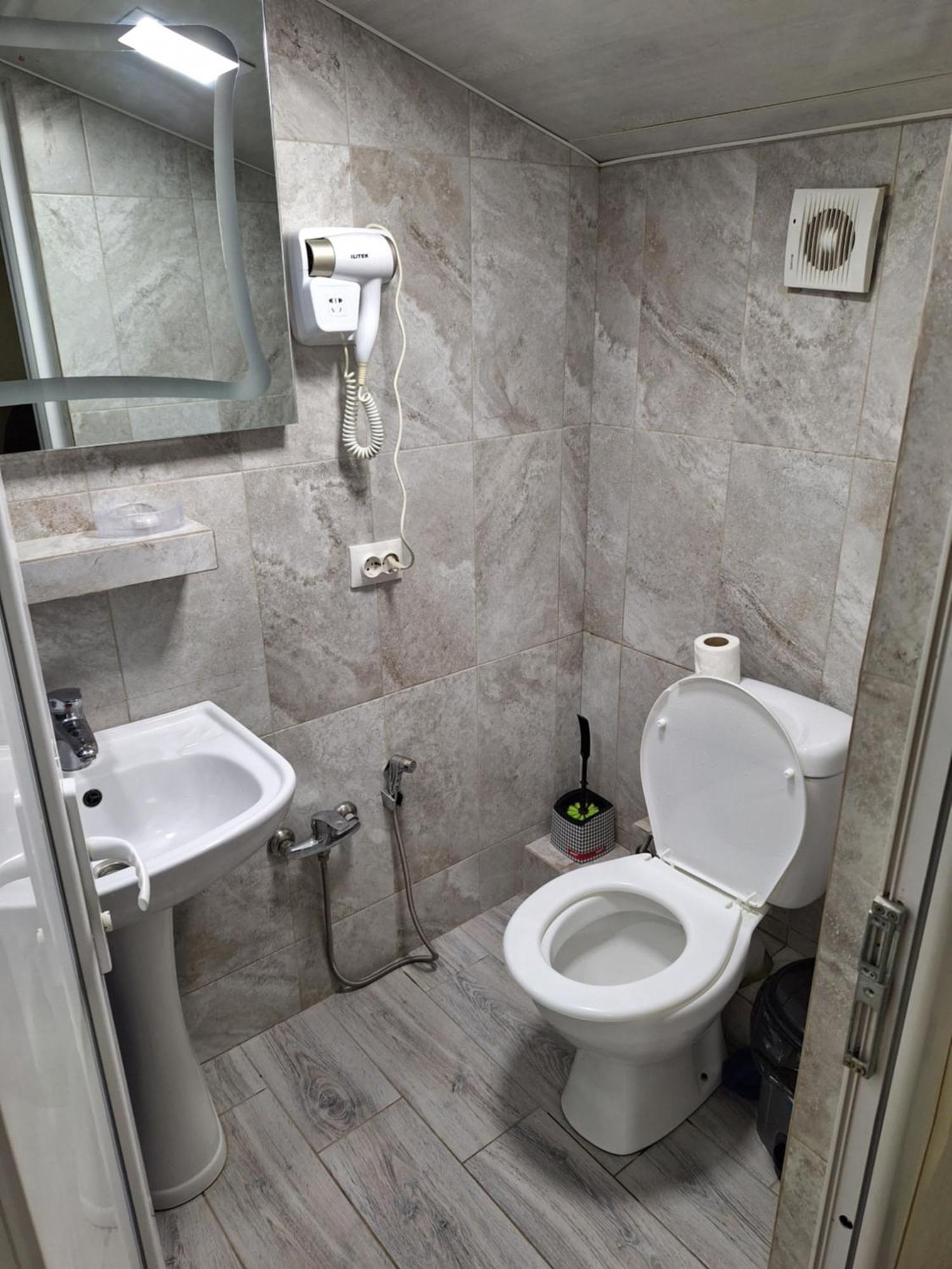 Guest House 15A Kutaisi Bagian luar foto