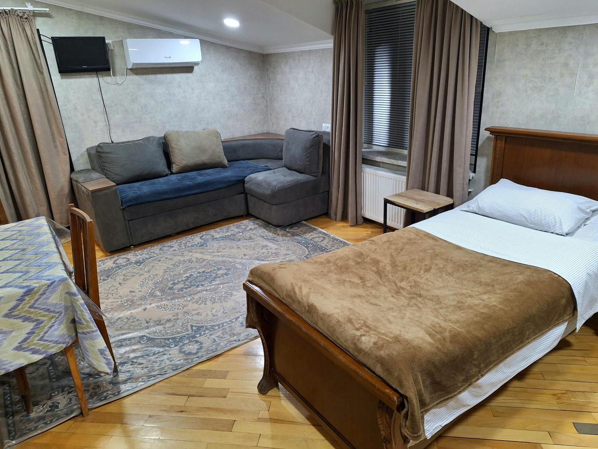 Guest House 15A Kutaisi Bagian luar foto