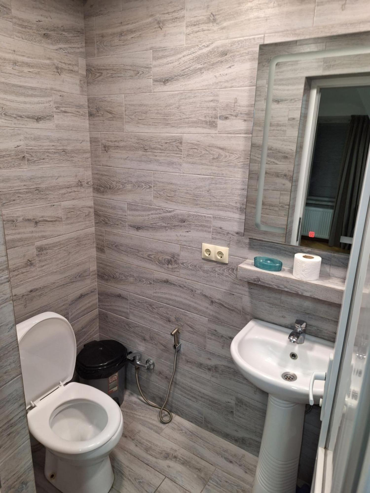 Guest House 15A Kutaisi Bagian luar foto