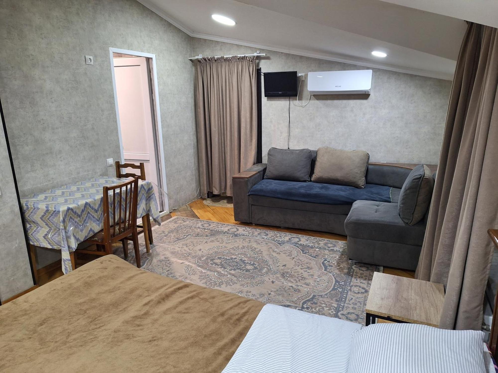 Guest House 15A Kutaisi Bagian luar foto