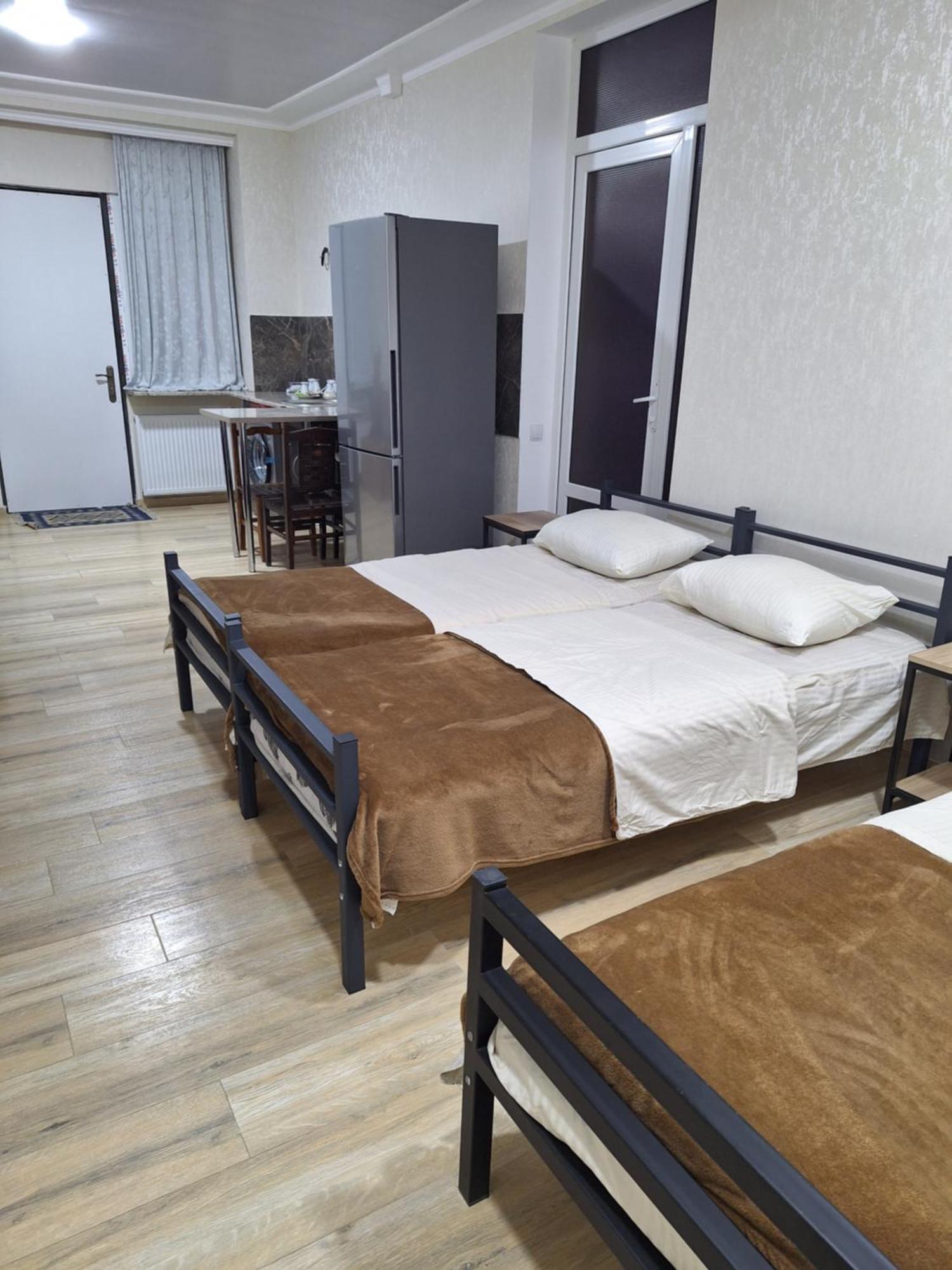 Guest House 15A Kutaisi Bagian luar foto