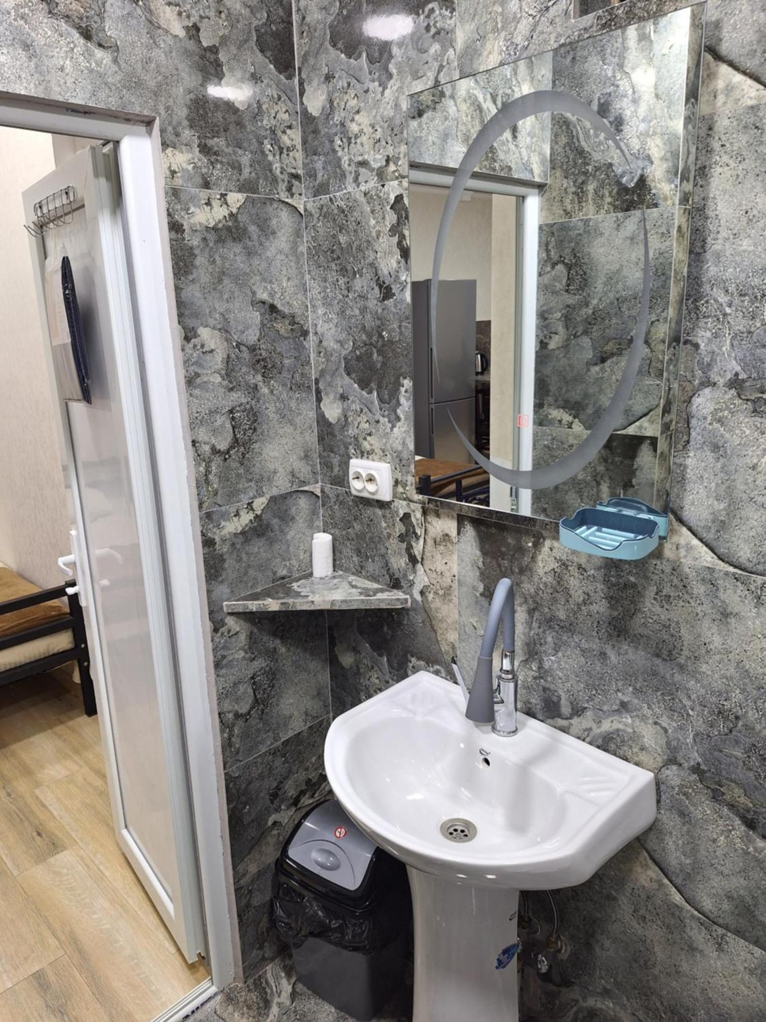 Guest House 15A Kutaisi Bagian luar foto